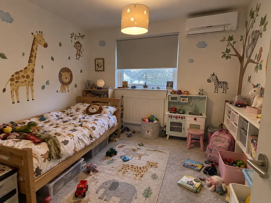 Shared child's bedroom and playroom with the air conditioning fitted